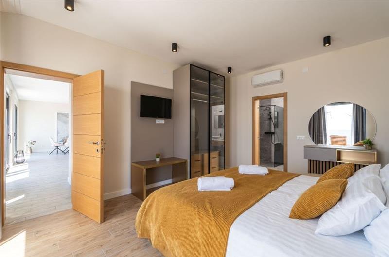 Luxury 4 Bedroom Villa with Infinity Pool, Sauna, Gym, Jacuzzi and Sea Views in Orašac, near Dubrovnik, Sleeps 8