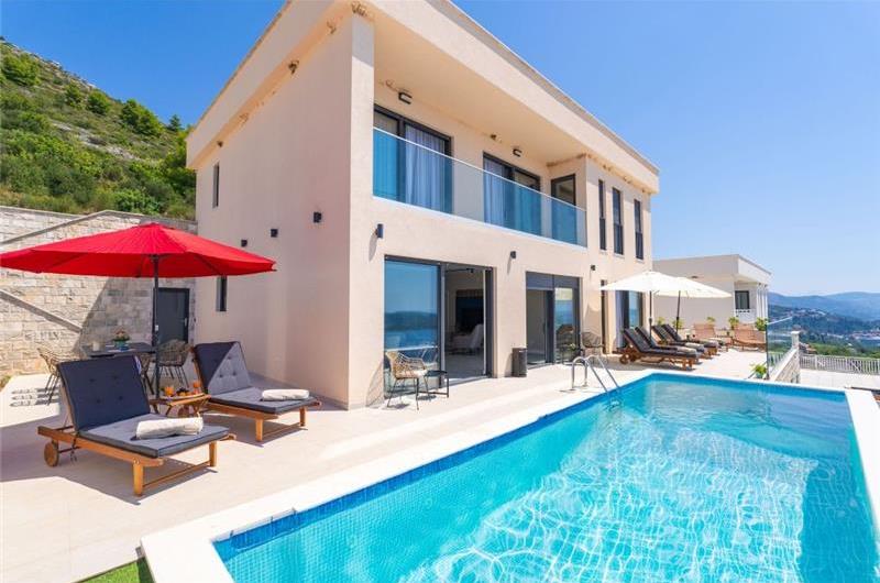 Luxury 4 Bedroom Villa with Infinity Pool, Sauna, Gym, Jacuzzi and Sea Views in Orašac, near Dubrovnik, Sleeps 8