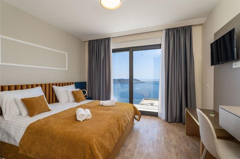 Luxury 4 Bedroom Villa with Infinity Pool, Sauna, Gym, Jacuzzi and Sea Views in Orašac, near Dubrovnik, Sleeps 8