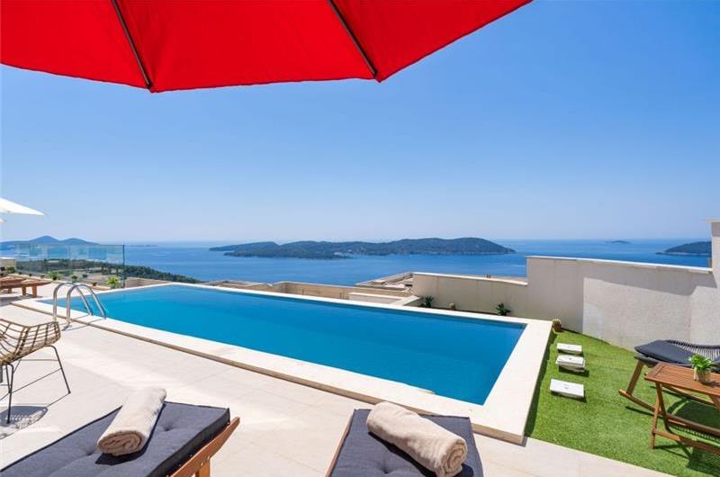 Luxury 4 Bedroom Villa with Infinity Pool, Sauna, Gym, Jacuzzi and Sea Views in Orašac, near Dubrovnik, Sleeps 8