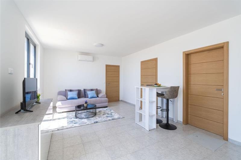 Luxury 4 Bedroom Villa with Infinity Pool, Sauna, Gym, Jacuzzi and Sea Views in Orašac, near Dubrovnik, Sleeps 8