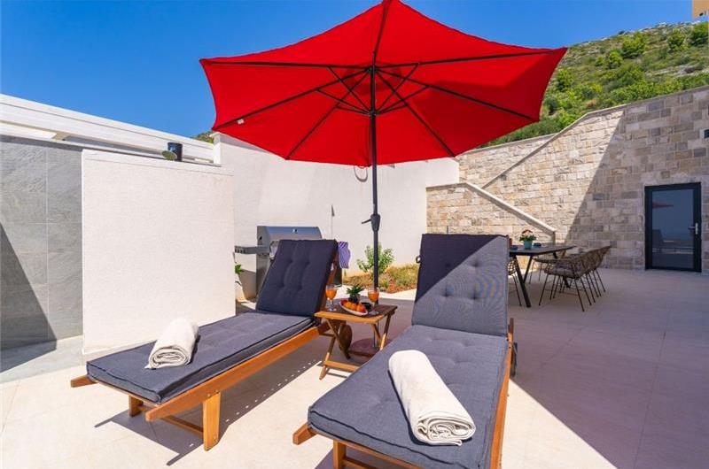 Luxury 4 Bedroom Villa with Infinity Pool, Sauna, Gym, Jacuzzi and Sea Views in Orašac, near Dubrovnik, Sleeps 8