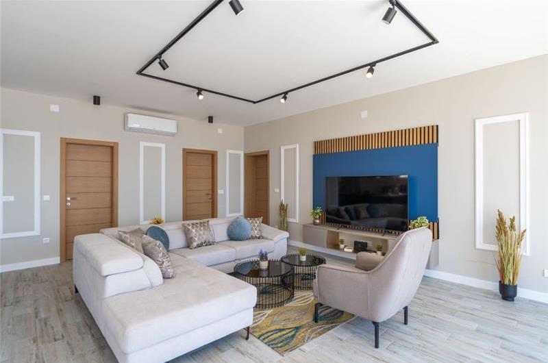 Luxury 4 Bedroom Villa with Infinity Pool, Sauna, Gym, Jacuzzi and Sea Views in Orašac, near Dubrovnik, Sleeps 8