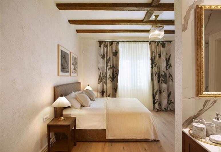 Luxury 5 Bedroom Villa with Heated Pool and Sea Views in Dubrovnik, Sleeps 10