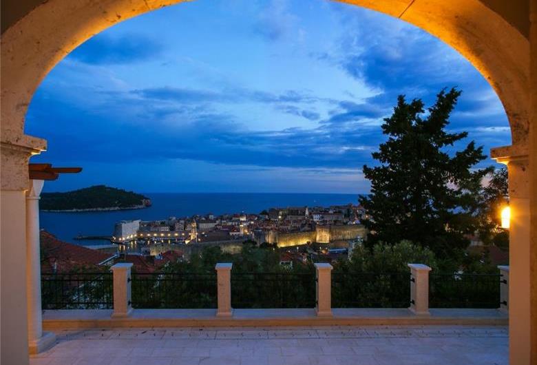 Luxury 5 Bedroom Villa with Heated Pool and Sea Views in Dubrovnik, Sleeps 10