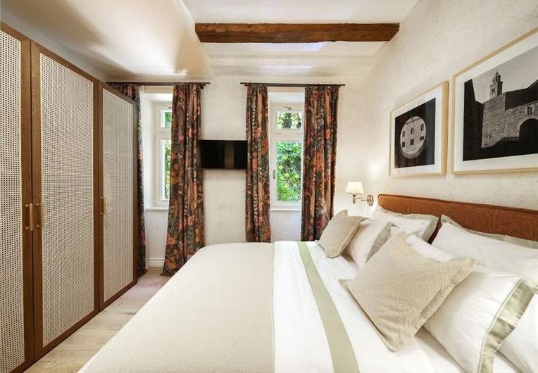 Luxury 5 Bedroom Villa with Heated Pool and Sea Views in Dubrovnik, Sleeps 10