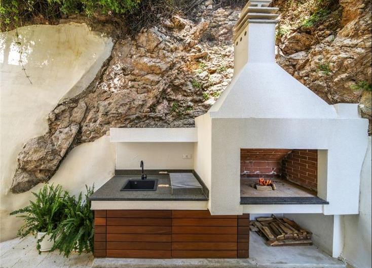 Luxury 5 Bedroom Villa with Heated Pool and Sea Views in Dubrovnik, Sleeps 10