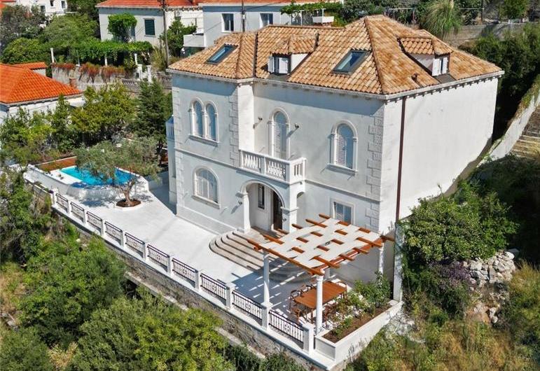Luxury 5 Bedroom Villa with Heated Pool and Sea Views in Dubrovnik, Sleeps 10