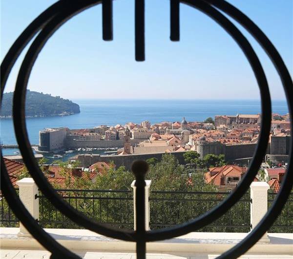 Luxury 5 Bedroom Villa with Heated Pool and Sea Views in Dubrovnik, Sleeps 10