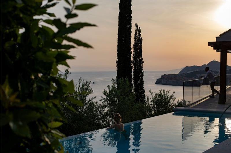 Luxury 4 Bedroom Villa with Infinity Pool, Sauna and Sea Views in Sveti Jakov, near Dubrovnik, Sleeps 8