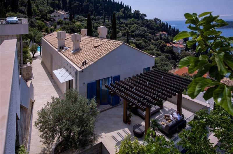 Luxury 4 Bedroom Villa with Infinity Pool, Sauna and Sea Views in Sveti Jakov, near Dubrovnik, Sleeps 8