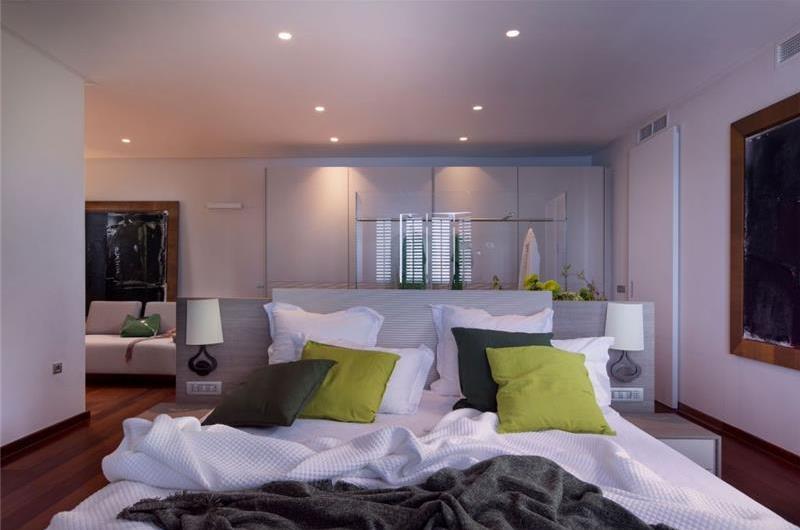 Luxury 4 Bedroom Villa with Infinity Pool, Sauna and Sea Views in Sveti Jakov, near Dubrovnik, Sleeps 8