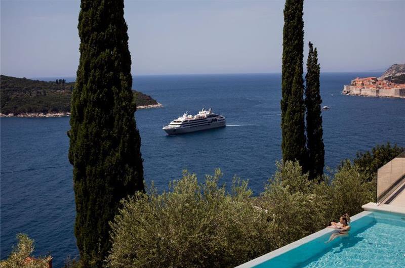 Luxury 4 Bedroom Villa with Infinity Pool, Sauna and Sea Views in Sveti Jakov, near Dubrovnik, Sleeps 8