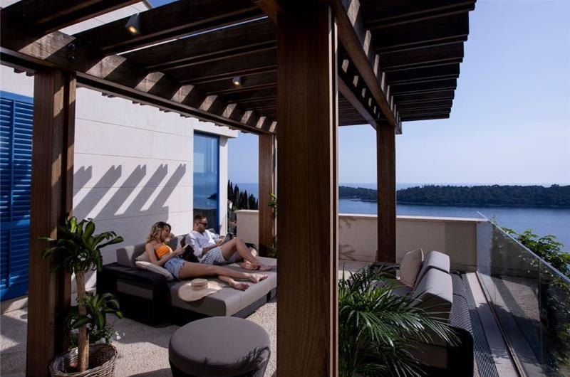 Luxury 4 Bedroom Villa with Infinity Pool, Sauna and Sea Views in Sveti Jakov, near Dubrovnik, Sleeps 8