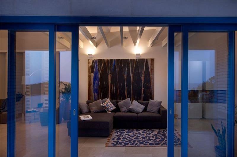 Luxury 4 Bedroom Villa with Infinity Pool, Sauna and Sea Views in Sveti Jakov, near Dubrovnik, Sleeps 8