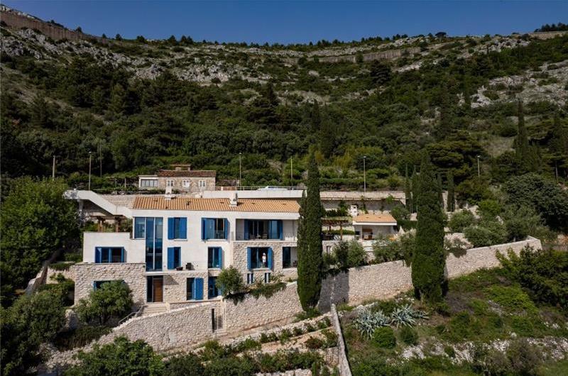 Luxury 4 Bedroom Villa with Infinity Pool, Sauna and Sea Views in Sveti Jakov, near Dubrovnik, Sleeps 8