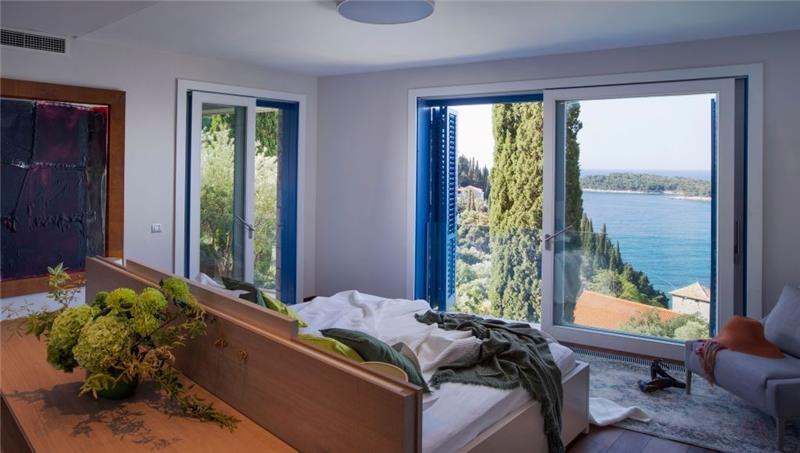 Luxury 4 Bedroom Villa with Infinity Pool, Sauna and Sea Views in Sveti Jakov, near Dubrovnik, Sleeps 8