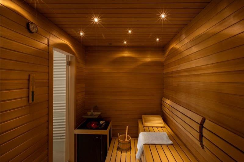 Luxury 4 Bedroom Villa with Infinity Pool, Sauna and Sea Views in Sveti Jakov, near Dubrovnik, Sleeps 8