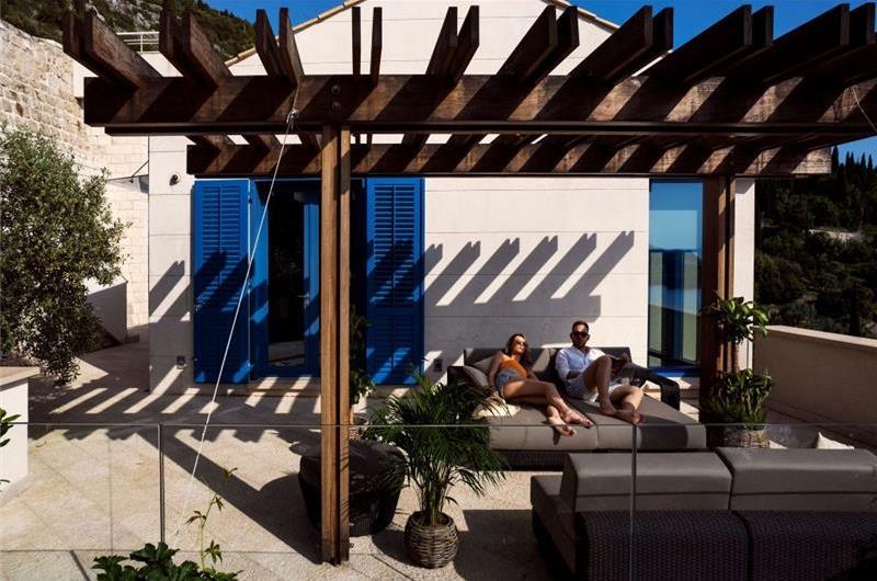 Luxury 4 Bedroom Villa with Infinity Pool, Sauna and Sea Views in Sveti Jakov, near Dubrovnik, Sleeps 8