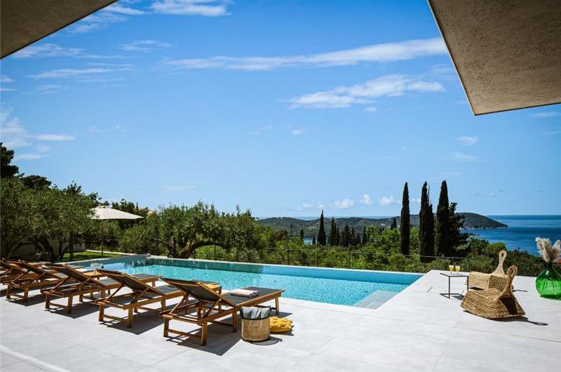 6 Bedroom Villa with Heated Infinity Pool and Sea Views in Orašac, Dubrovnik Riviera, sleeps 10-12