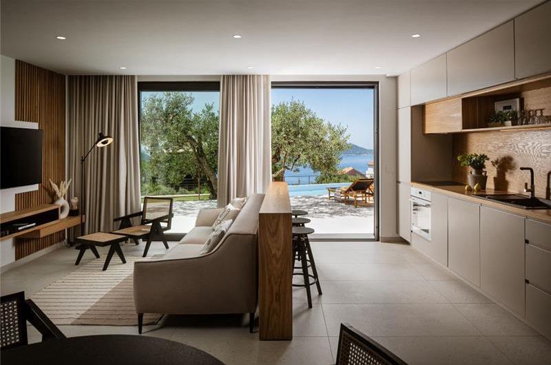 6 Bedroom Villa with Heated Infinity Pool and Sea Views in Orašac, Dubrovnik Riviera, sleeps 10-12