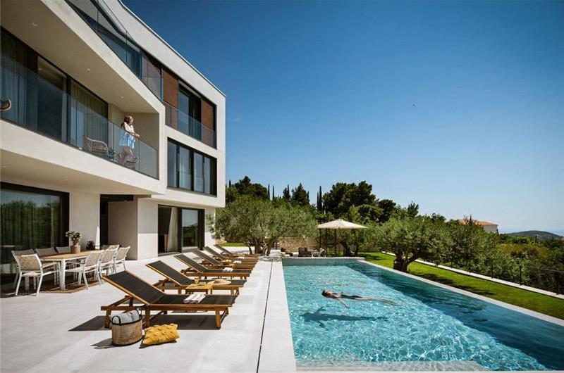 6 Bedroom Villa with Heated Infinity Pool and Sea Views in Orašac, Dubrovnik Riviera, sleeps 10-12