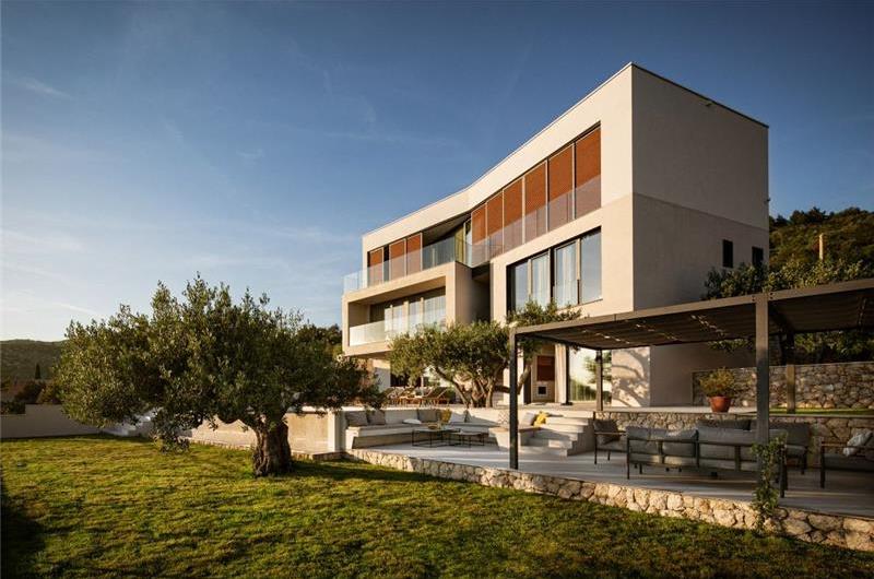 6 Bedroom Villa with Heated Infinity Pool and Sea Views in Orašac, Dubrovnik Riviera, sleeps 10-12