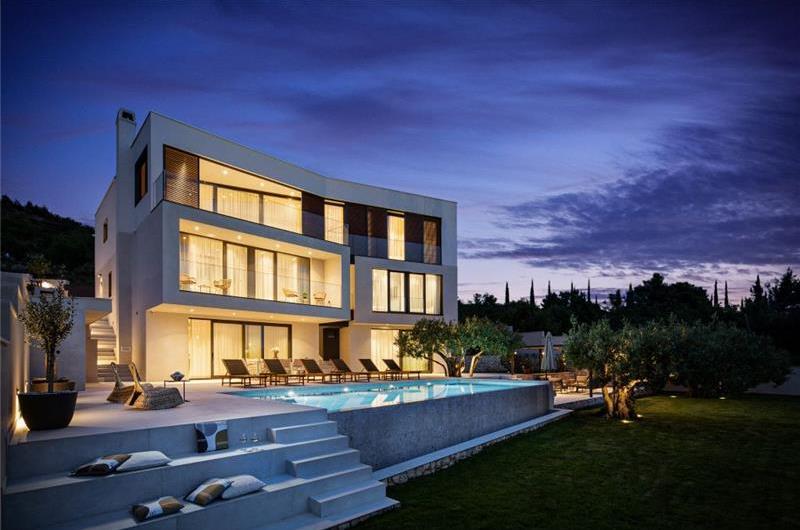 6 Bedroom Villa with Heated Infinity Pool and Sea Views in Orašac, Dubrovnik Riviera, sleeps 10-12