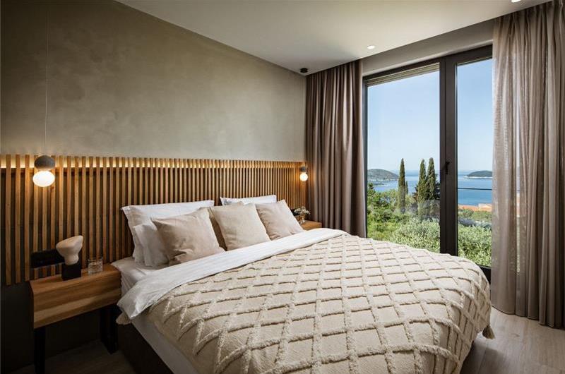 6 Bedroom Villa with Heated Infinity Pool and Sea Views in Orašac, Dubrovnik Riviera, sleeps 10-12