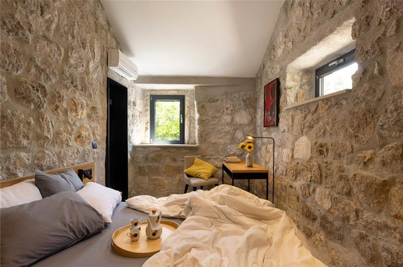 4 Bedroom Villa with Pool and Sea Views in Orašac, near Dubrovnik, Sleeps 8