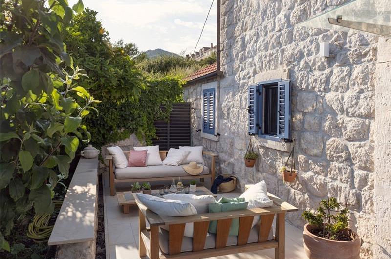 4 Bedroom Villa with Pool and Sea Views in Orašac, near Dubrovnik, Sleeps 8