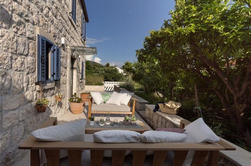 4 Bedroom Villa with Pool and Sea Views in Orašac, near Dubrovnik, Sleeps 8