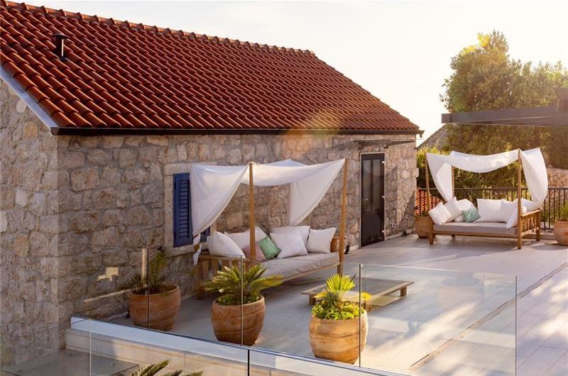 4 Bedroom Villa with Pool and Sea Views in Orašac, near Dubrovnik, Sleeps 8