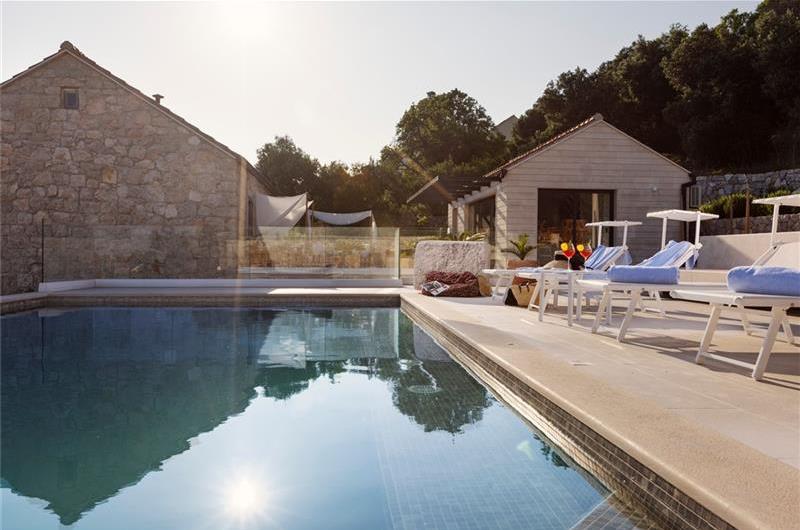 4 Bedroom Villa with Pool and Sea Views in Orašac, near Dubrovnik, Sleeps 8