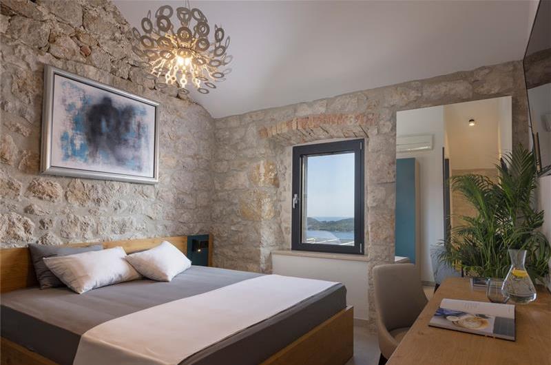 4 Bedroom Villa with Pool and Sea Views in Orašac, near Dubrovnik, Sleeps 8