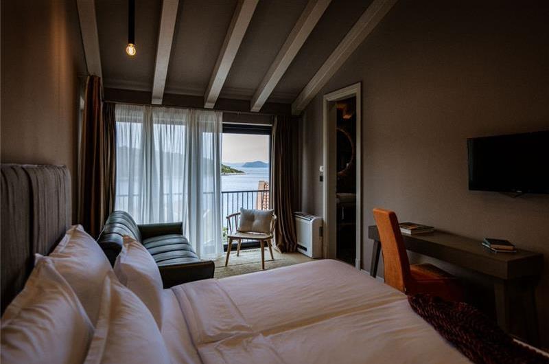 3 Bedroom Villa with Infinity Pool and Sea Views in Slano, Dubrovnik, Sleeps 6