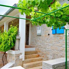 4 Bedroom Istrian House with Pool in Smolici, sleeps 8