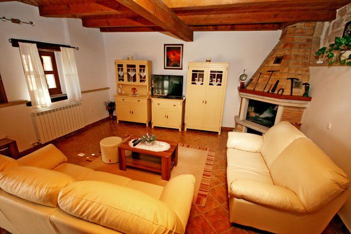 3 Bedroom Villa with Plunge Pool near Vrsar - Istria, sleeps 5