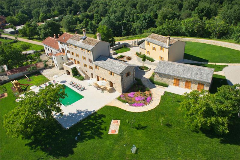 Villa in Grozjnan, photograph 1