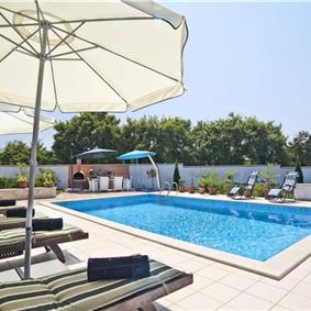 4 Bedroom Istrian Villa with Pool in Svetvincenat, sleeps 8-9