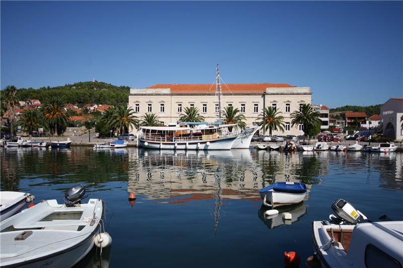 Sea-view villa in Hvar Town, photograph 22